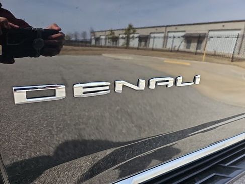 Used 2025 GMC Yukon Denali AWD/4WD image 32