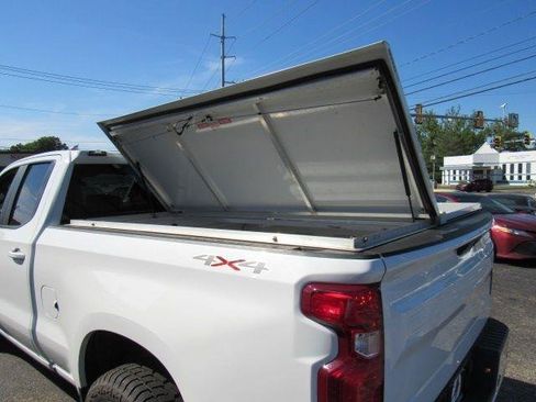 Used 2021 Chevrolet Silverado 1500 LT w/ Safety Package II AWD/4WD image 18