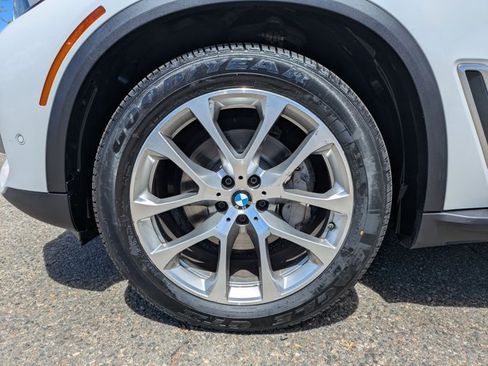 Used 2023 BMW X5 xDrive40i w/ Premium Package AWD/4WD image 26