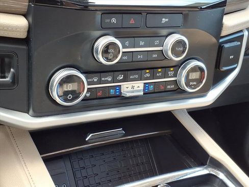 Certified 2024 Ford Expedition Limited image 22