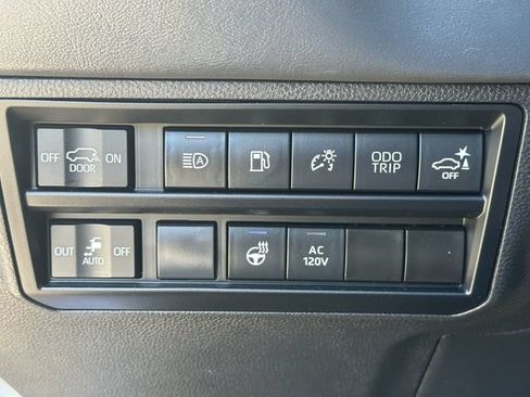 Certified 2024 Toyota Sequoia Platinum AWD/4WD image 22