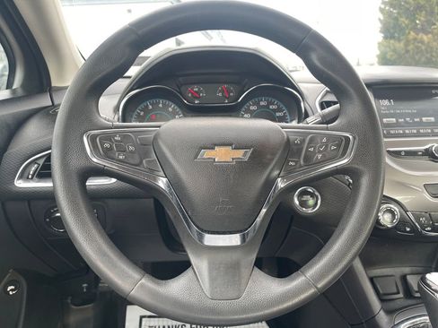 Used 2018 Chevrolet Cruze LT w/ Convenience Package FWD image 20