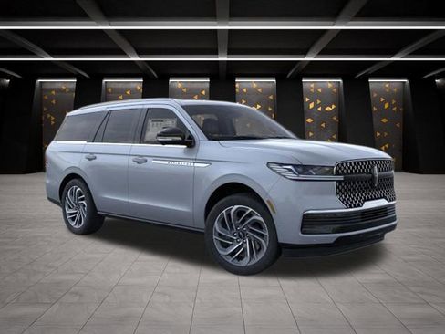 New 2026 Lincoln Navigator Reserve image 7