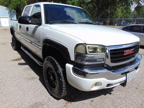 Used 2004 GMC Sierra 2500 SLT w/ Heavy-Duty Power Package AWD/4WD image 13