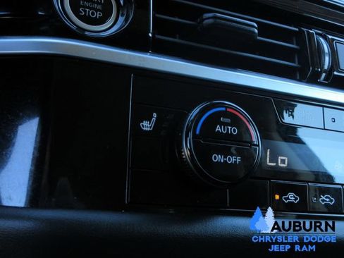 Used 2024 Nissan Pathfinder SL AWD/4WD image 21