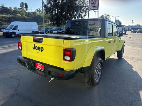 Certified 2024 Jeep Gladiator Sport image 8