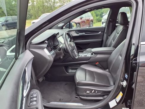 Used 2025 Cadillac XT5 Premium Luxury AWD/4WD image 36