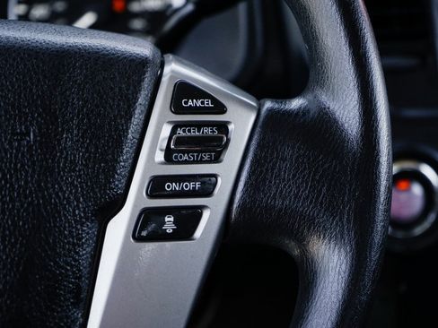 Used 2022 Nissan Titan SV image 23