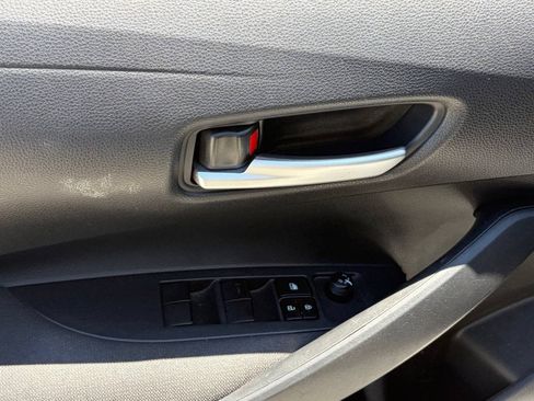 Used 2021 Toyota Corolla LE FWD image 6