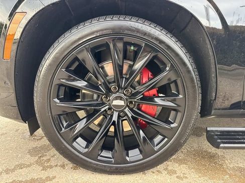 Used 2026 Cadillac Escalade ESV Platinum Sport AWD/4WD image 7
