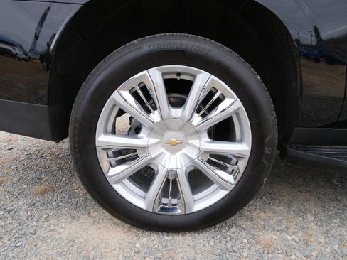 Used 2024 Chevrolet Suburban High Country image 11