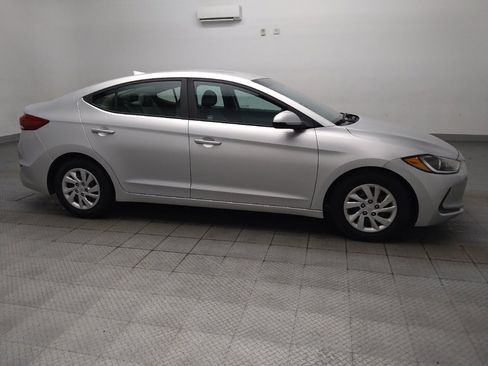 Used 2017 Hyundai Elantra SE FWD image 11