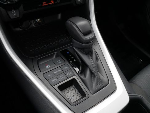 Certified 2025 Toyota RAV4 XLE AWD/4WD image 24