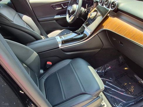 Used 2025 Mercedes-Benz GLC 350e 4MATIC image 21