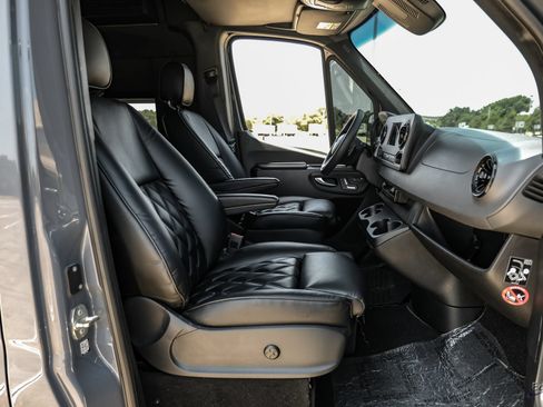 Used 2022 Mercedes-Benz Sprinter 2500 image 45