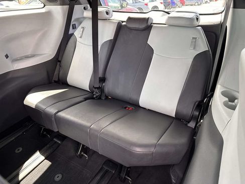 Used 2023 Toyota Sienna XSE w/ XSE Plus Package FWD image 14