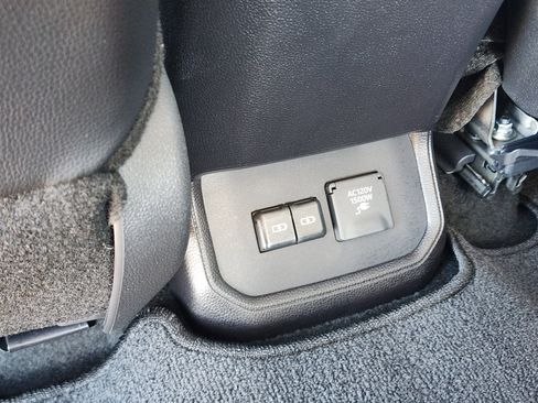 Used 2025 Toyota Highlander Platinum image 40