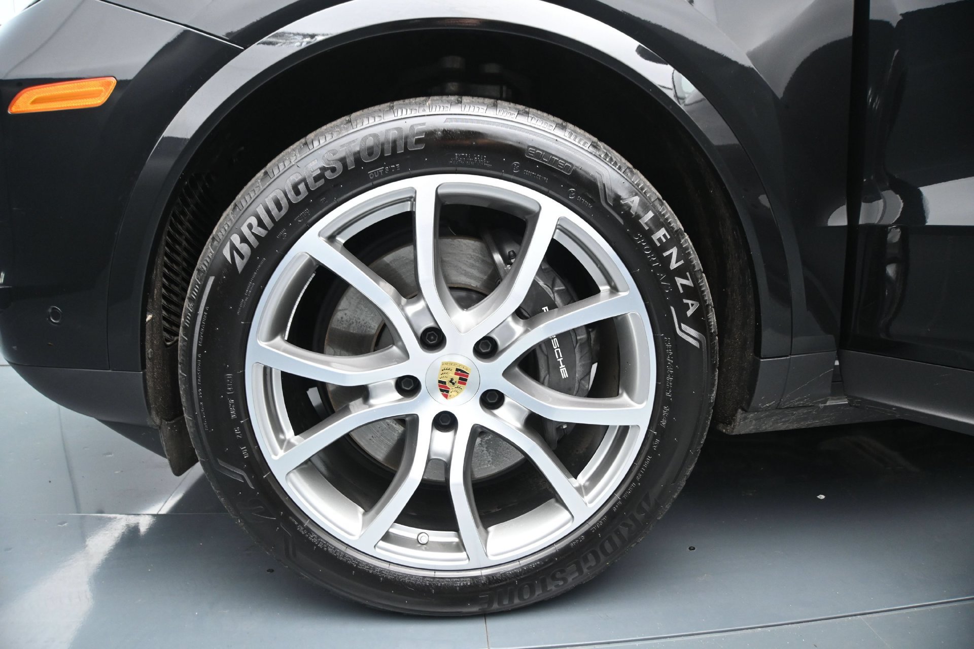 Used 2024 Porsche Cayenne AWD/4WD image 29
