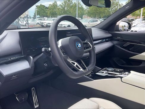 Used 2026 BMW i5 eDrive40 w/ M Sport Package image 15