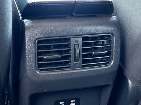 Used 2025 Nissan Rogue SV image 15