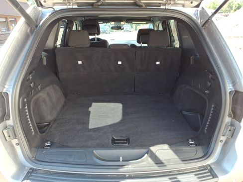 Used 2020 Jeep Grand Cherokee Laredo w/ Security & Convenience Group AWD/4WD image 20