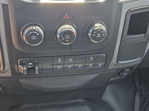 Used 2015 RAM 2500 Tradesman w/ Chrome Appearance Group AWD/4WD image 13