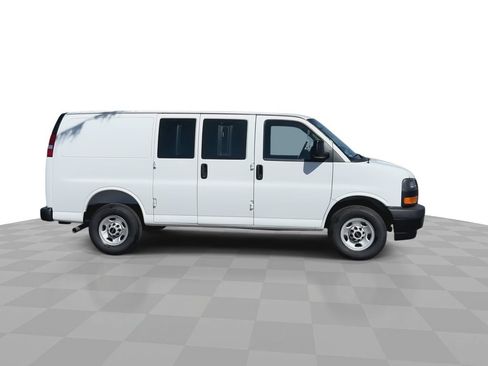 Used 2025 GMC Savana 2500 RWD image 10