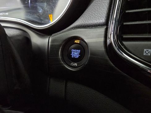 Used 2019 Jeep Grand Cherokee Laredo image 22