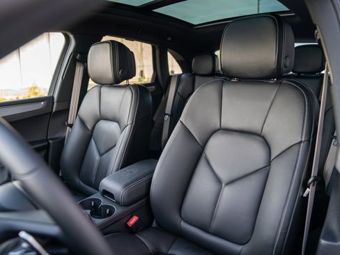 New 2026 Porsche Macan AWD/4WD image 5