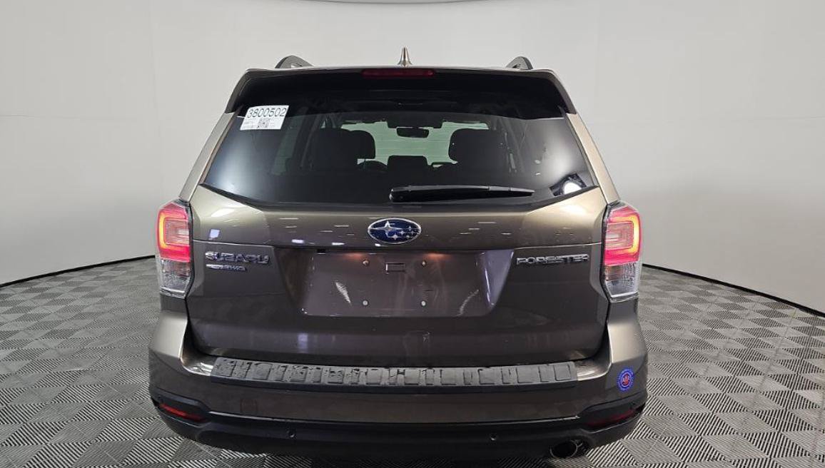 Used 2018 Subaru Forester 2.5i Touring AWD/4WD image 4