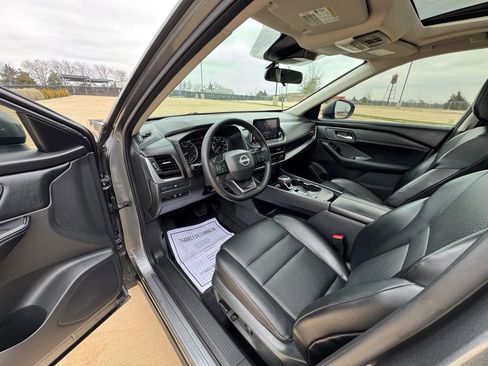 Used 2025 Nissan Rogue SV w/ SV Premium Package image 20