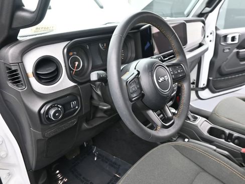 Used 2024 Jeep Wrangler Unlimited Sport AWD/4WD image 12