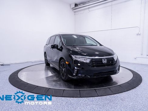 Used 2022 Honda Odyssey Elite image 3
