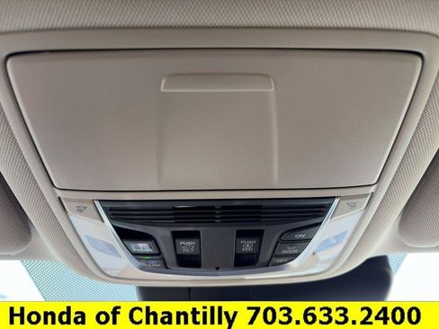 Used 2025 Acura RDX SH-AWD w/ Technology Package image 18