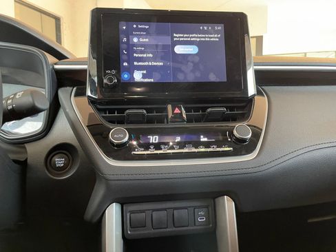 Used 2025 Toyota Corolla Cross LE image 18