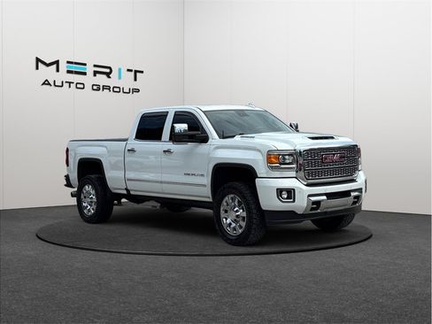 Used 2019 GMC Sierra 2500 Denali w/ Duramax Plus Package AWD/4WD image 1