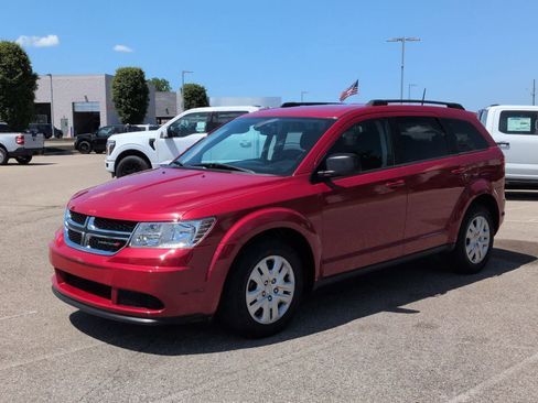 Used 2019 Dodge Journey SE FWD image 4