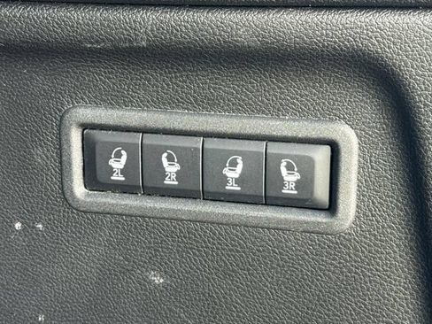 Used 2024 Jeep Wagoneer L Series II RWD image 20