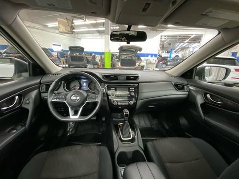 Used 2017 Nissan Rogue SV AWD/4WD image 28