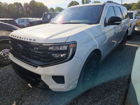 Used 2025 Ford Expedition Max Platinum w/ Stealth Performance Package AWD/4WD image 1