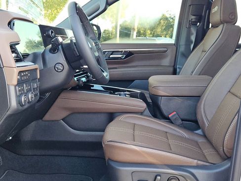 New 2026 Chevrolet Suburban High Country w/ Sun And Tow Package AWD/4WD image 18