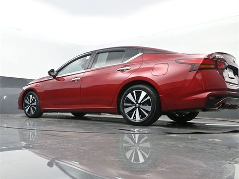 Used 2022 Nissan Altima 2.5 SV w/ SV Premium Package image 27