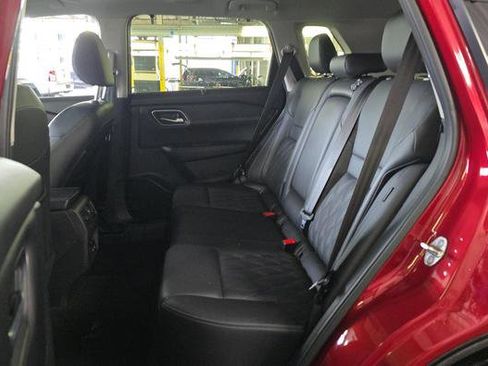 Used 2024 Nissan Rogue Platinum w/ Platinum Premium Package image 9