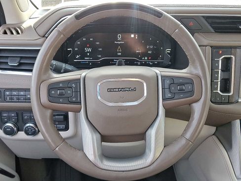 Used 2023 GMC Yukon XL Denali w/ Advanced Technology Package image 20