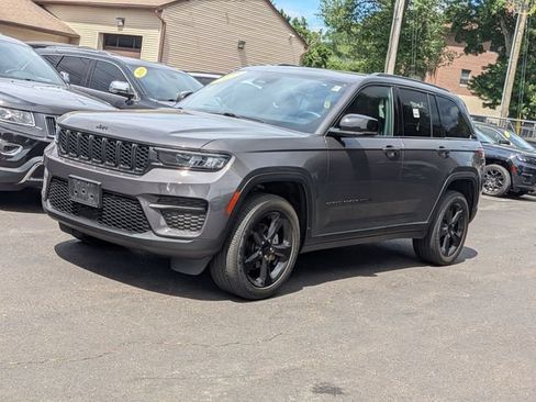 Certified 2023 Jeep Grand Cherokee Altitude AWD/4WD image 7