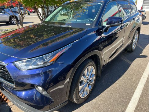 Used 2022 Toyota Highlander Limited image 3