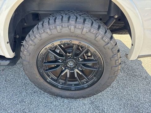 Used 2016 Ford F150 Platinum w/ Equipment Group 701A Luxury image 8