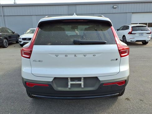New 2026 Volvo XC40 B5 Plus w/ Protection Package Premier AWD/4WD image 4