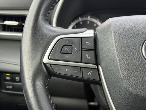 Used 2023 Toyota Highlander XLE image 27