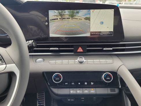 New 2025 Hyundai Elantra SEL image 20